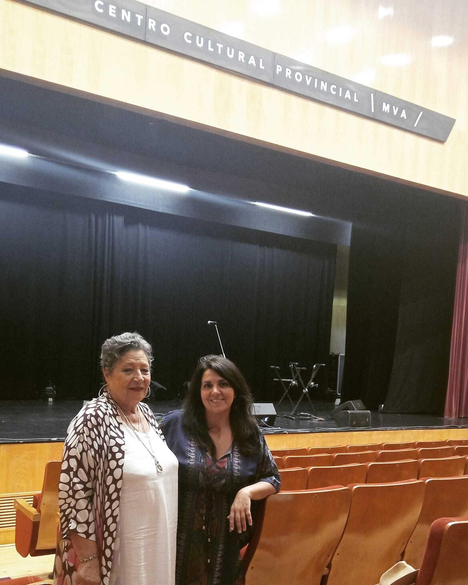 La Pili y Carmen Díaz en el Centro Cultural Provincial MVA.