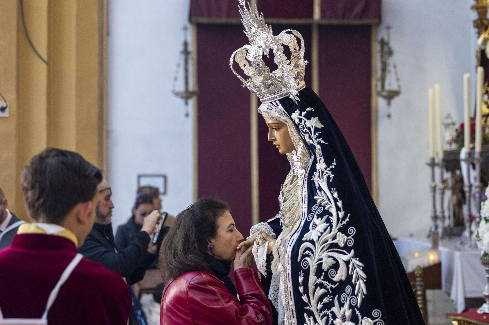 Imágenes del pregón de Semana Santa y besamanos en San Fernando el Domingo de Pasión