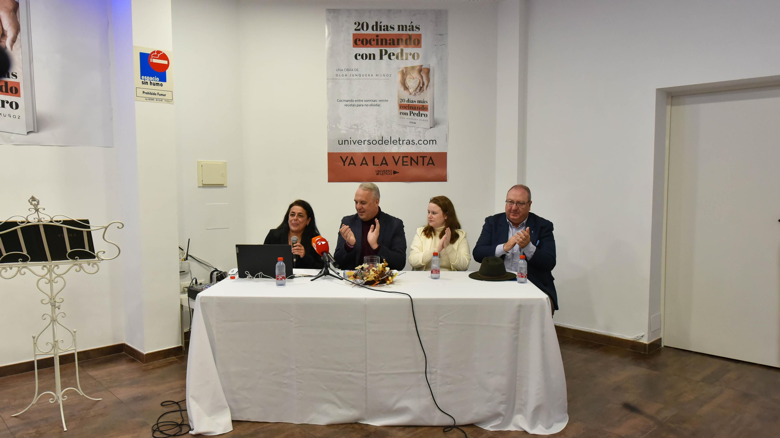 La presentación de libro ' 20 días más cocinando con Pedro' de Olga Junquera  Muñoz, en imágenes