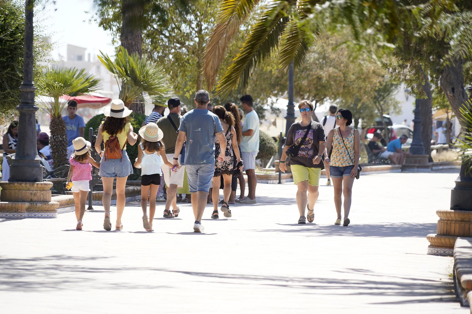 Imágenes del ambiente en la aldea durante el domingo de Rocío Chico
