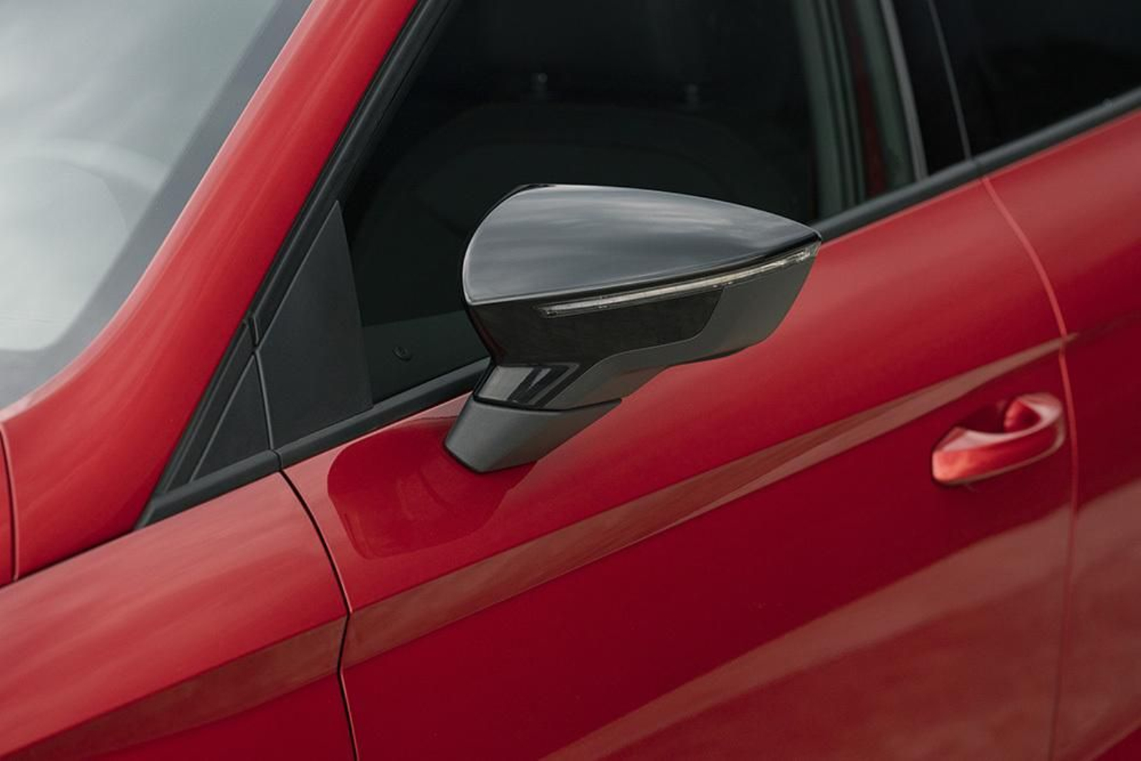 Espejo retrovisor de un coche