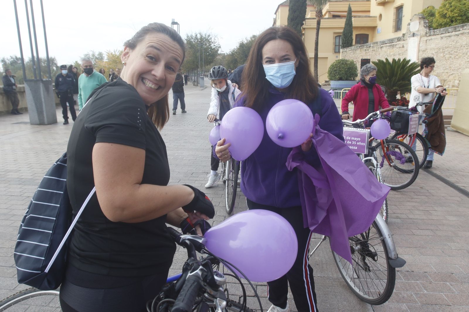 La Marcha En Bici contra la Violencia a las Mujeres en Córdoba, en fotografías