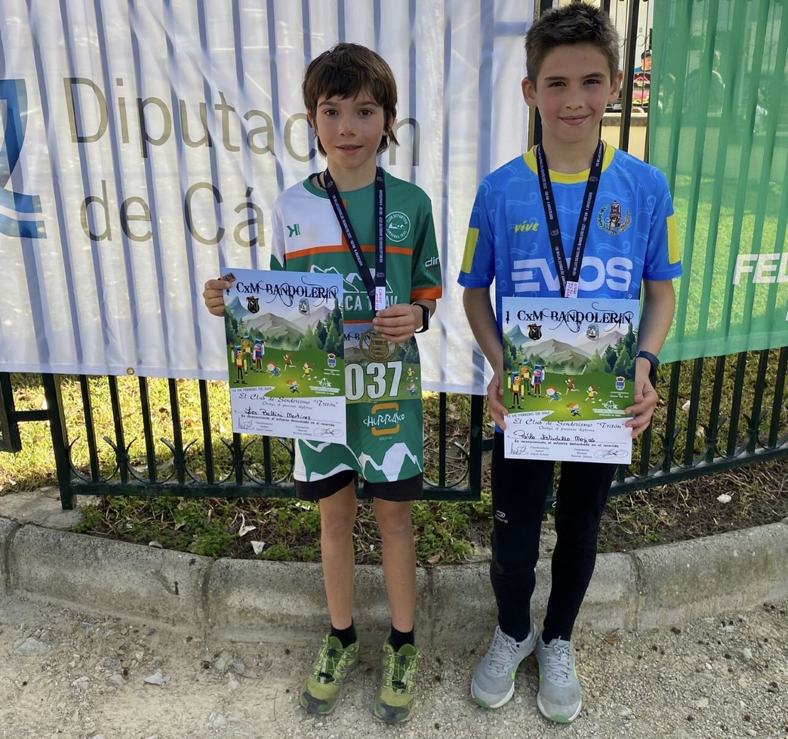 Mar y Adolfo Orozco, con sus medallas