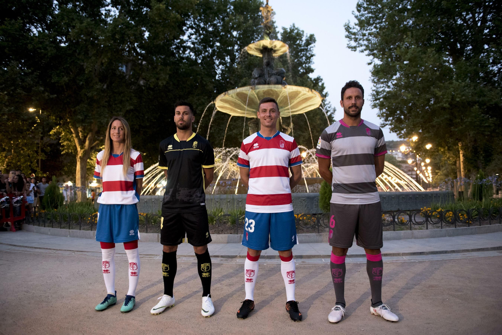 La pasada temporada la presentación de las camisetas se realizó en la Fuentes de las Granadas.