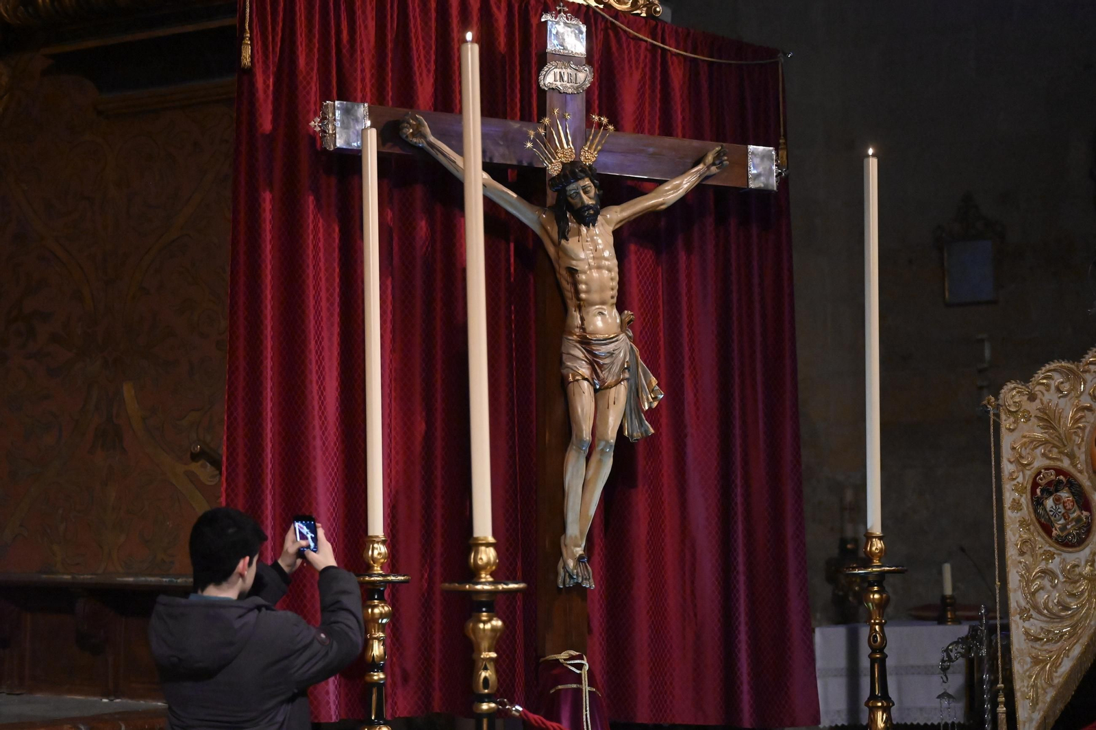 Las mejores fotos del acto de veneración en San Agustín al Cristo de San Álvaro de Córdoba