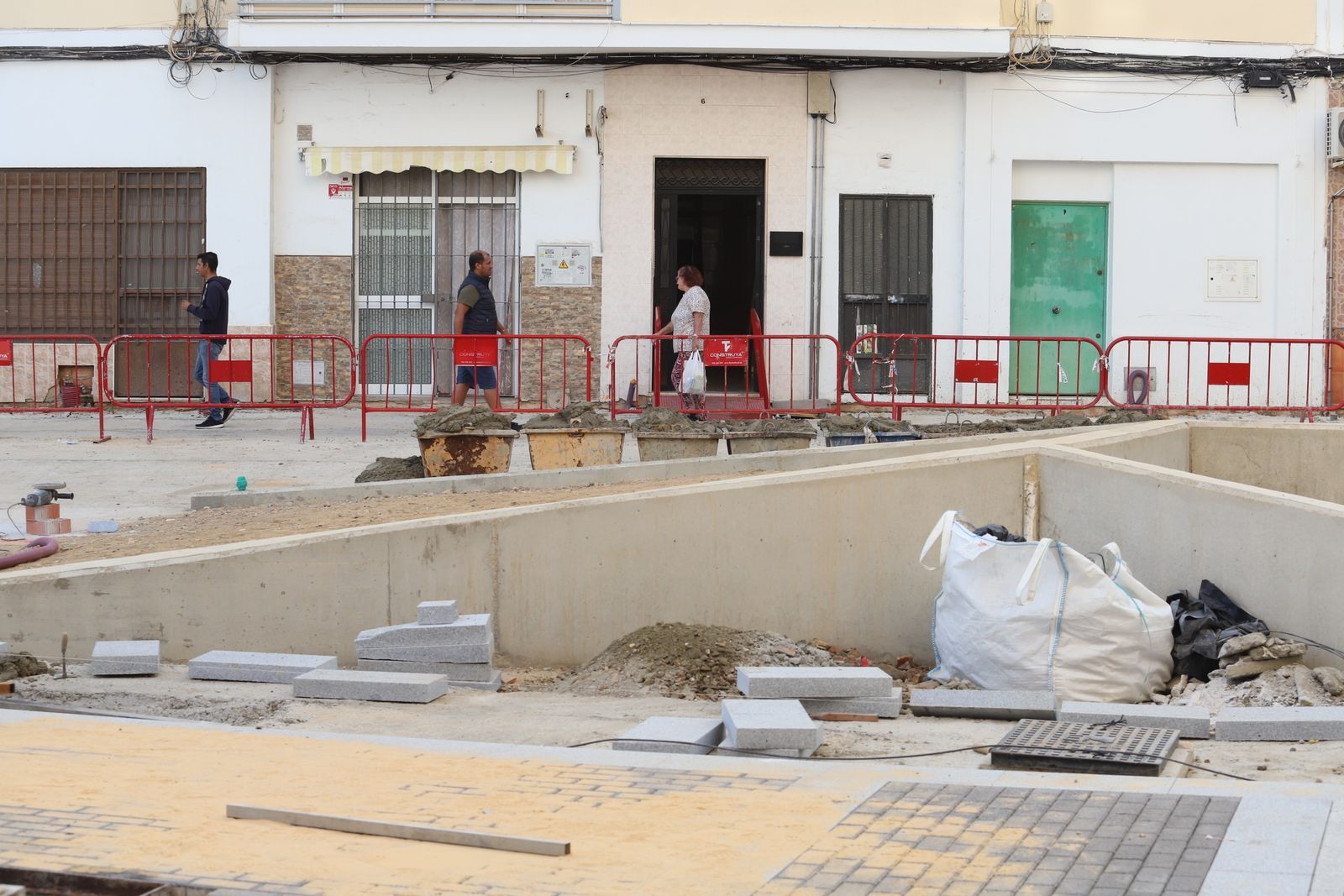 Las obras de peatonalización de la Plaza de Los Dolores, en imágenes