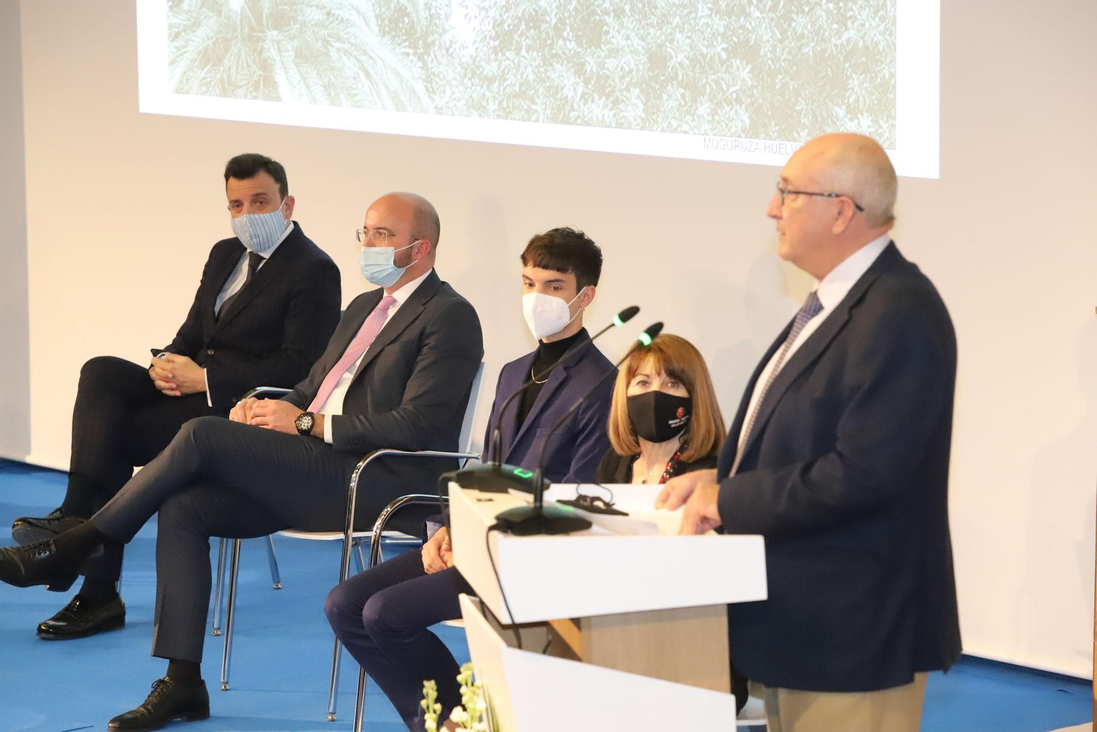 Imágenes de la entrega de premios de la Asociación de antiguos alumnos 3 de Marzo de la Universidad de Huelva