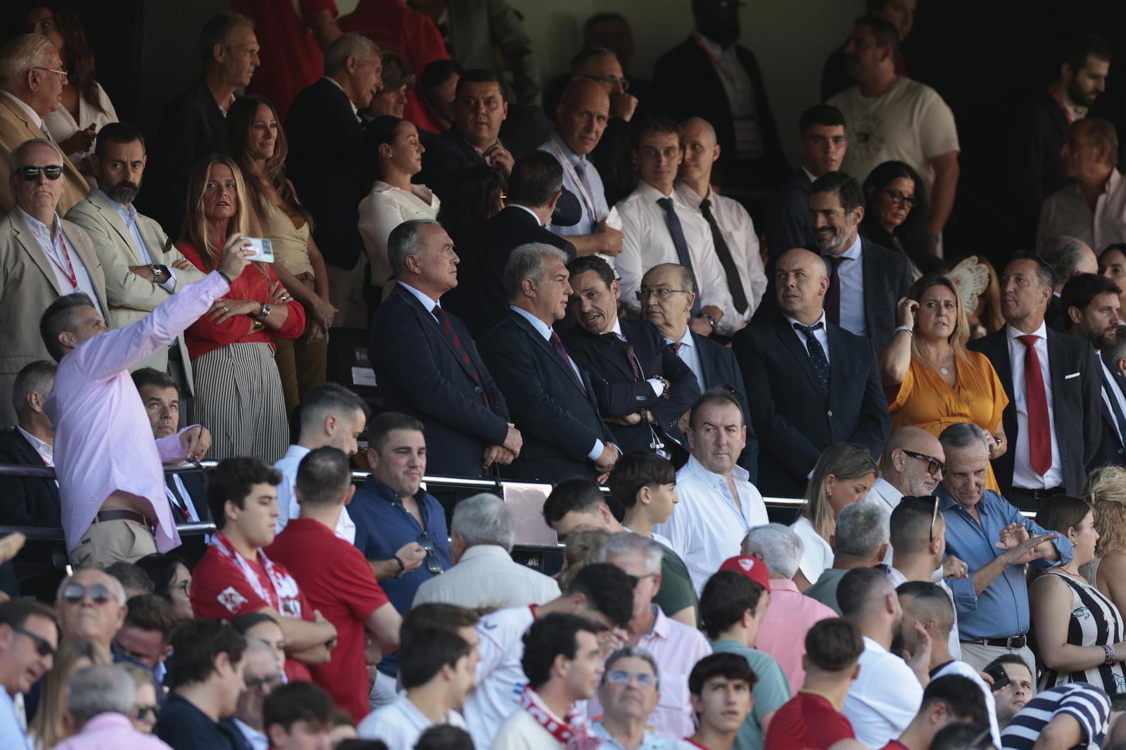 Búscate en las fotos del Sevilla FC - Barcelona