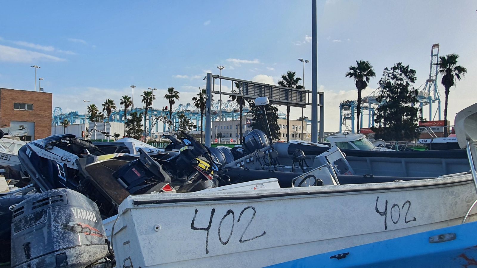 El 'cementerio' de narcolanchas en el Puerto de Algeciras.