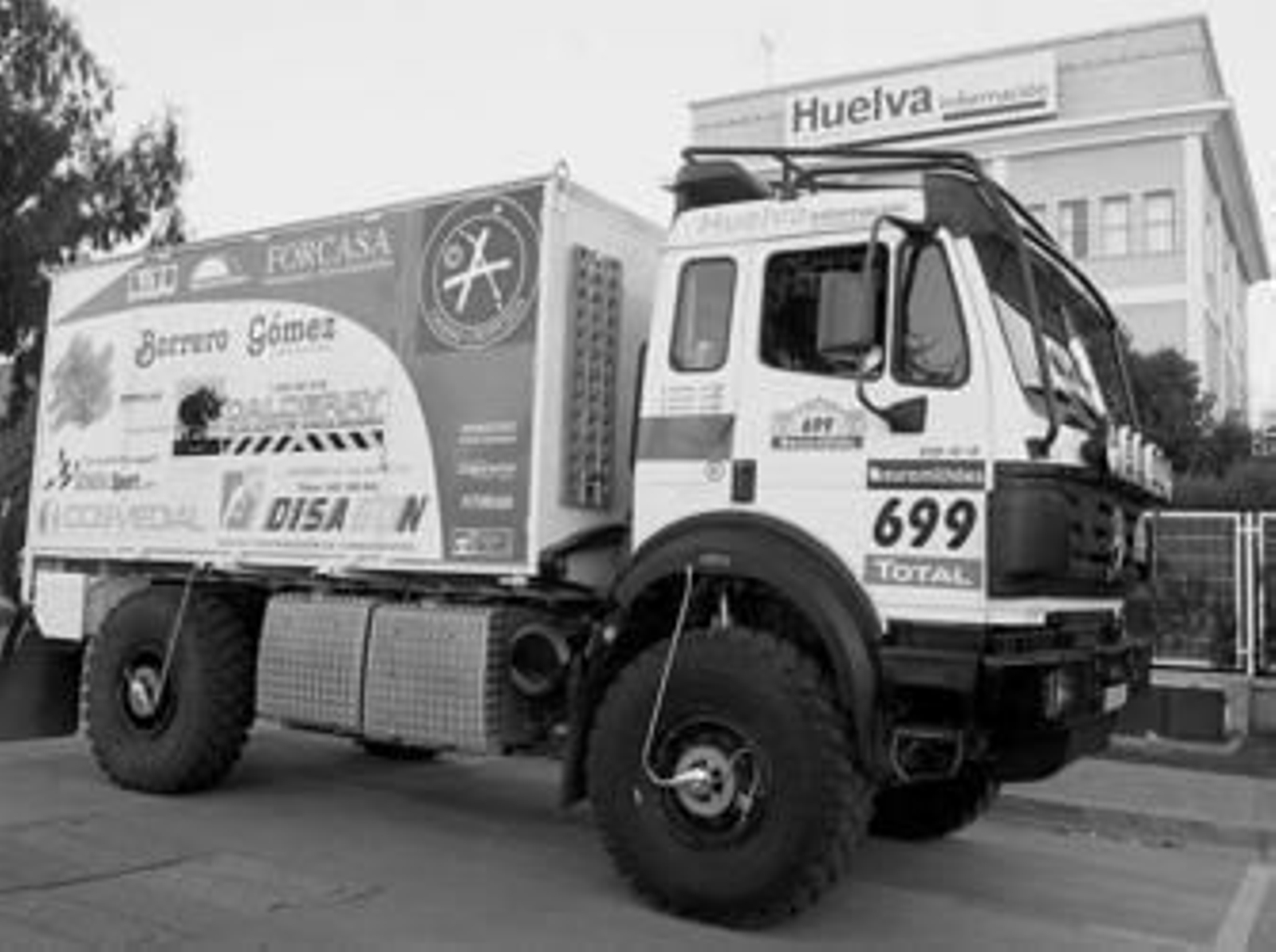 Manuel Borrero pasó por las instalaciones de Huelva Información pocos días antes de partir hacia Lisboa para tomar la salida en el Dakar 2008.