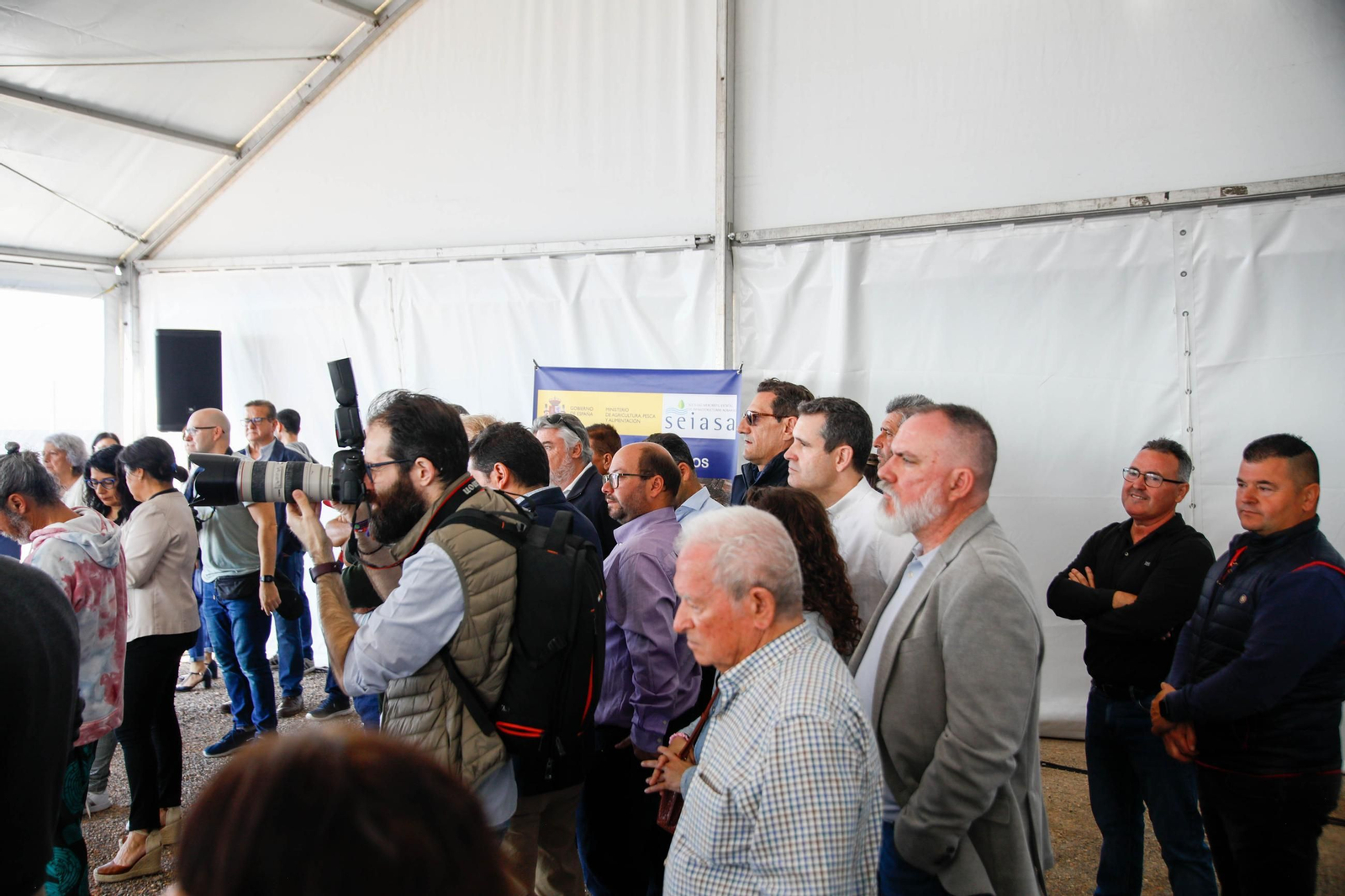 El ministro de Agricultura, Pesca y Alimentación, Luis Planas visita una de las balsas de la CUNC, en imágenes