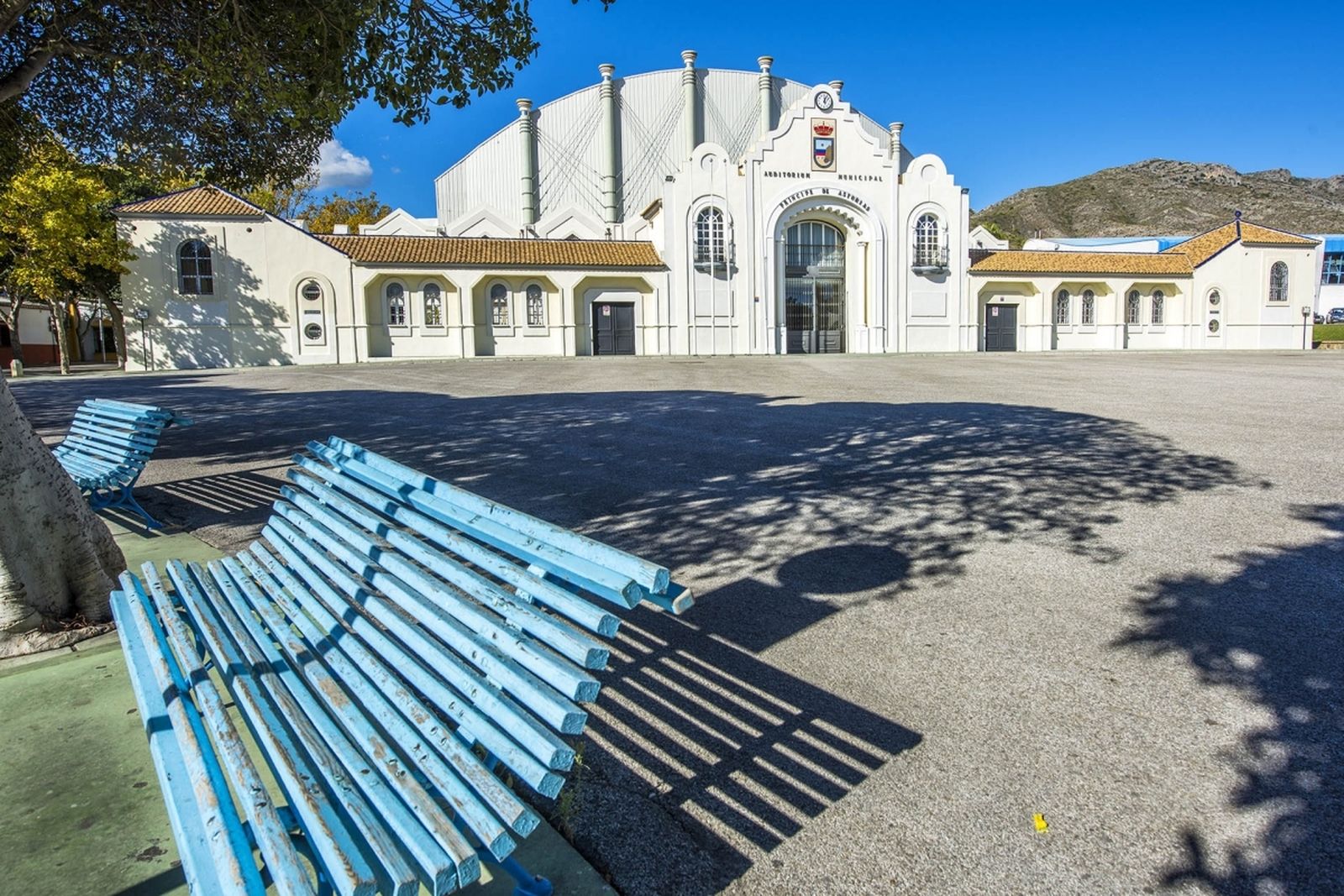 La fachada principal del Auditorio municipal Príncipe de Asturias, en Torremolinos.