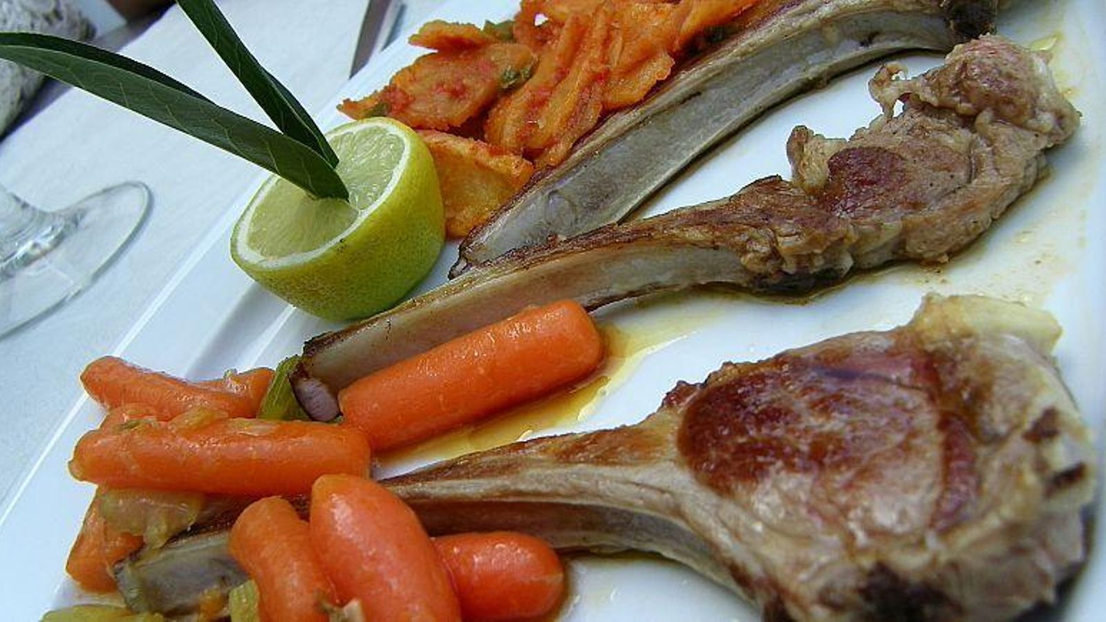 Chuletitas de cordero del Mesón El Simancón.