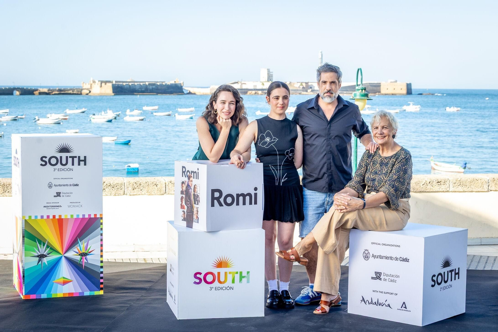 Parte del reparto de la serie 'Romi', hoy en La Caleta: De izquierda a derecha, Edurne Azkárate, María Cerezuela, Unax Ugalde y Elena Irureta.