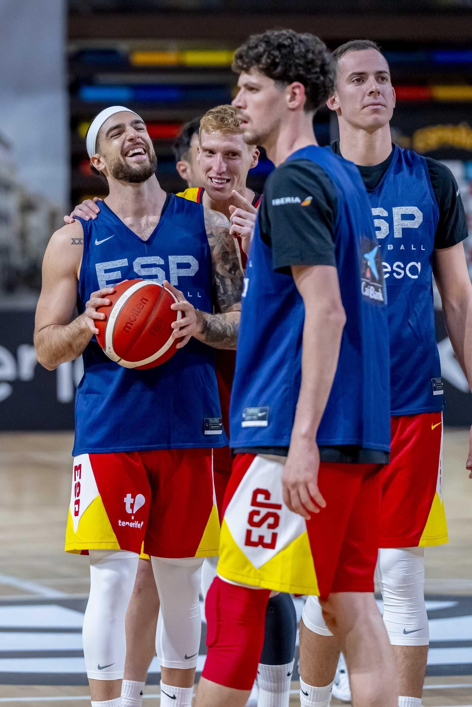 Alberto Díaz, Francis Alonso y Paco Aurioles, en la primera España de Chus Mateo