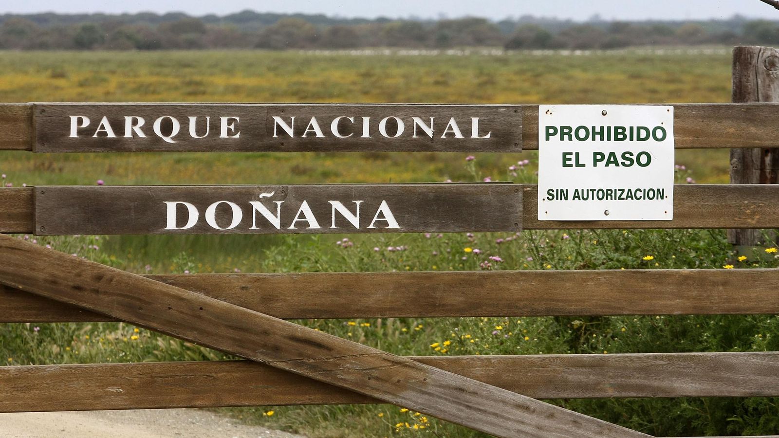 Uno de los accesos al Parque Nacional de Doñana.