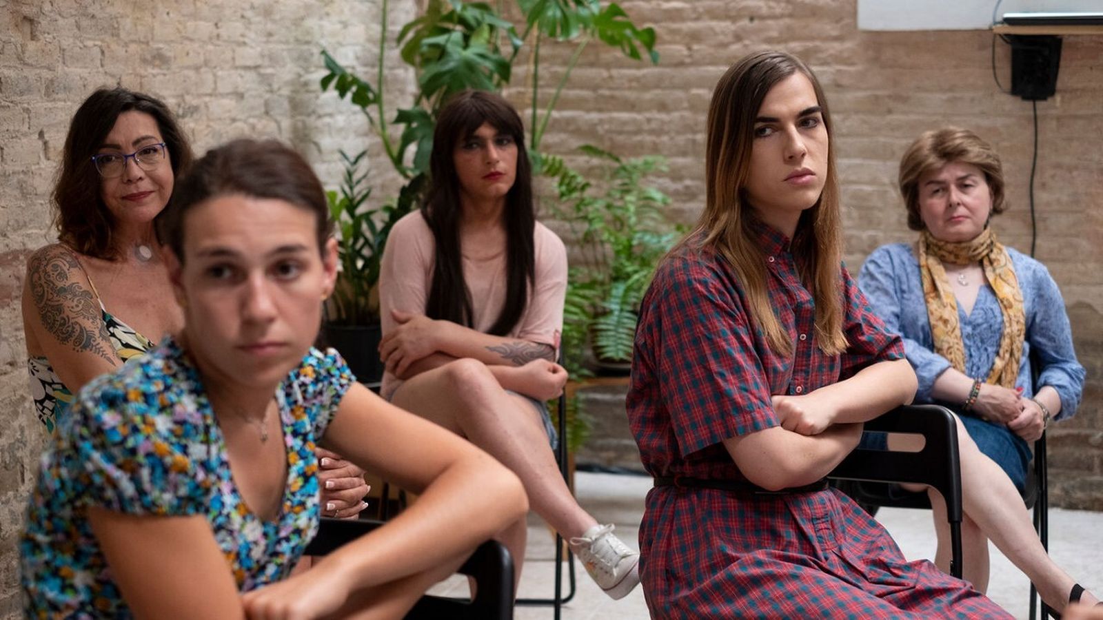 Un fotograma de 'Mi vacío y yo' con la protagonista a la derecha de la imagen.