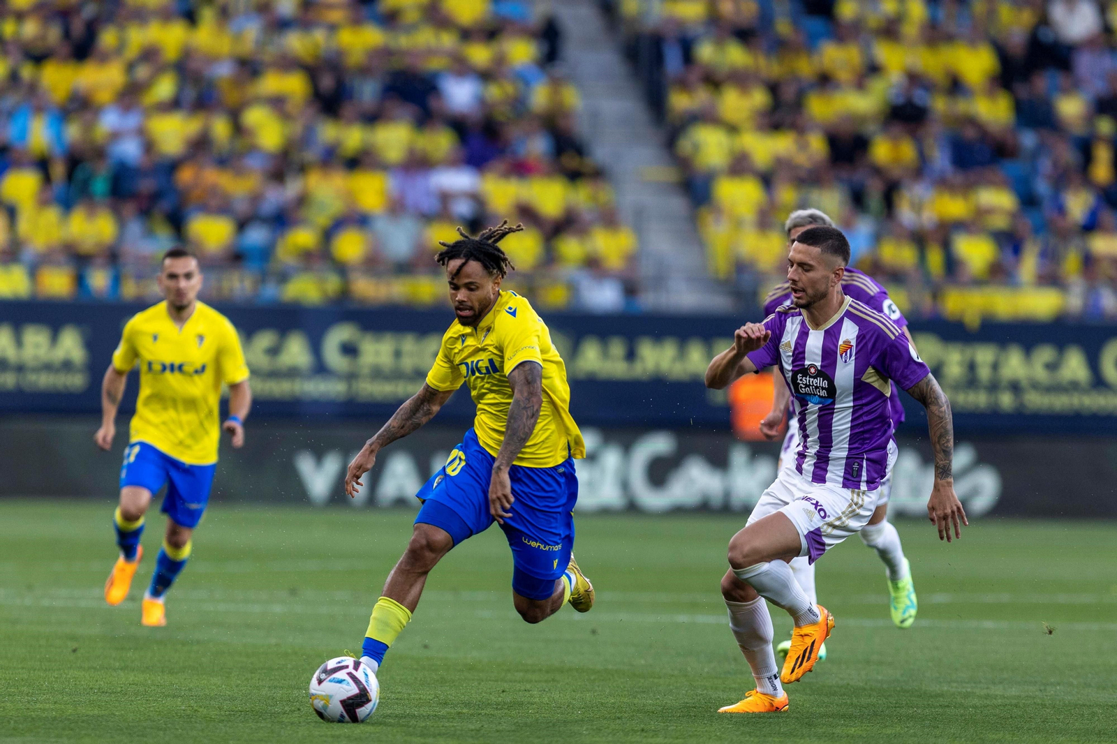 Todas las imágenes del Cádiz C.F.-Valladolid en el Nuevo Mirandilla