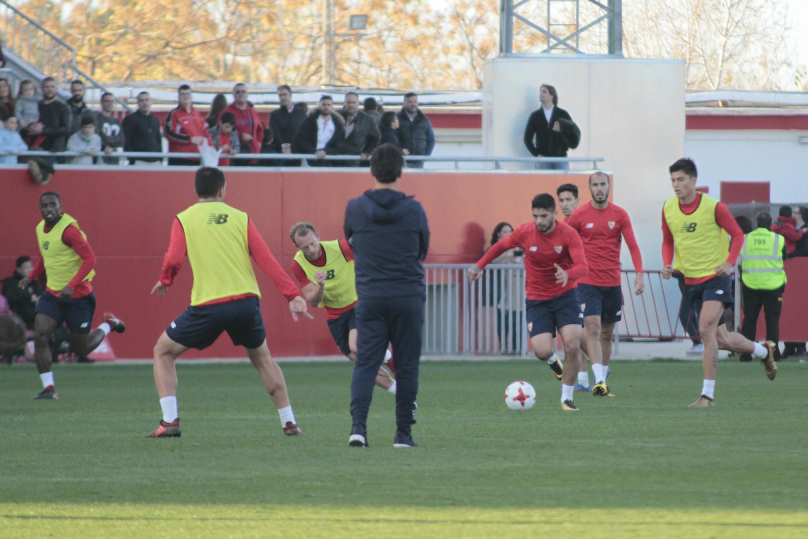 El entrenamiento del Sevilla a puerta abierta