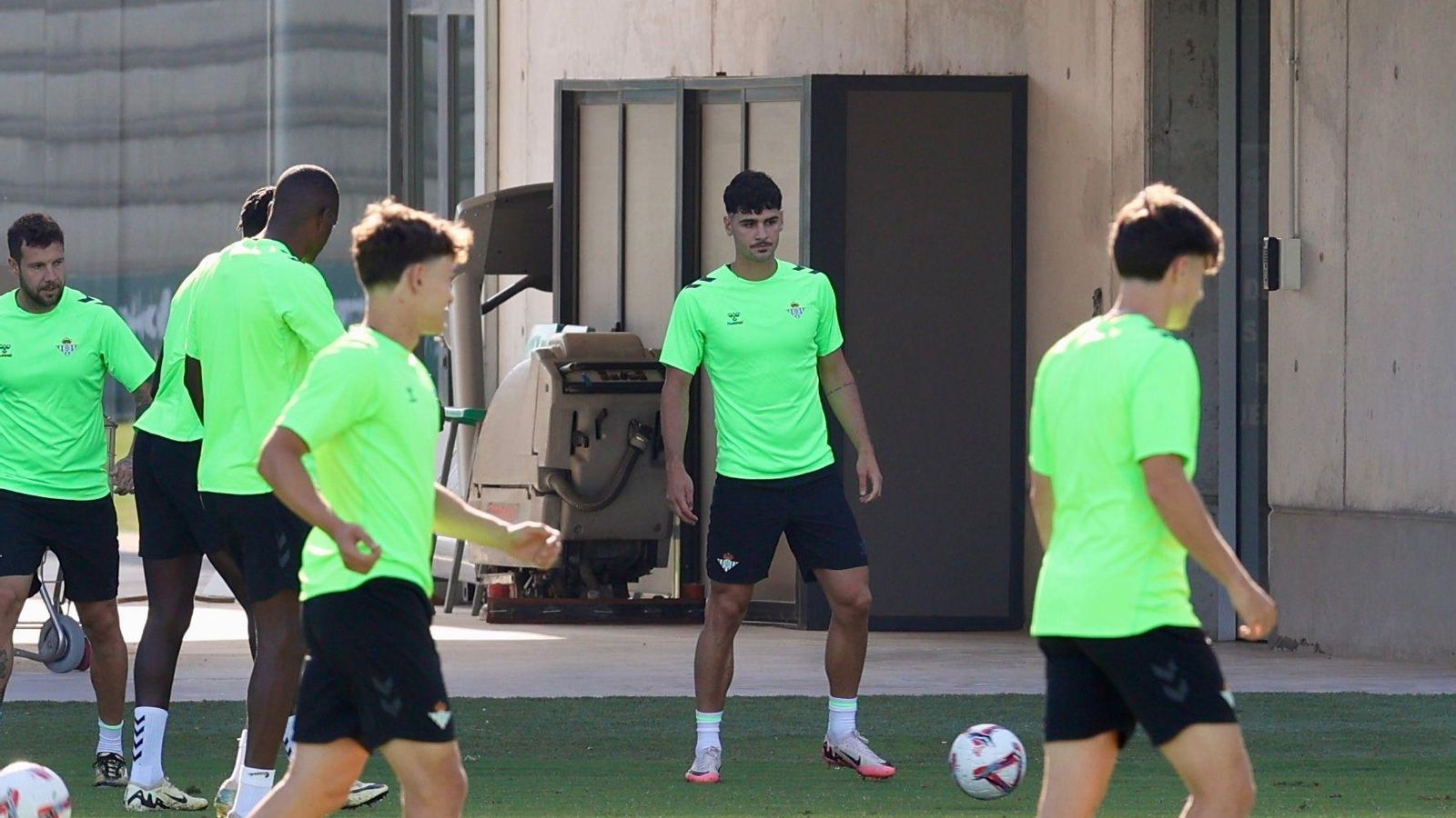 Johnny Cardoso durante su primer entrenamiento