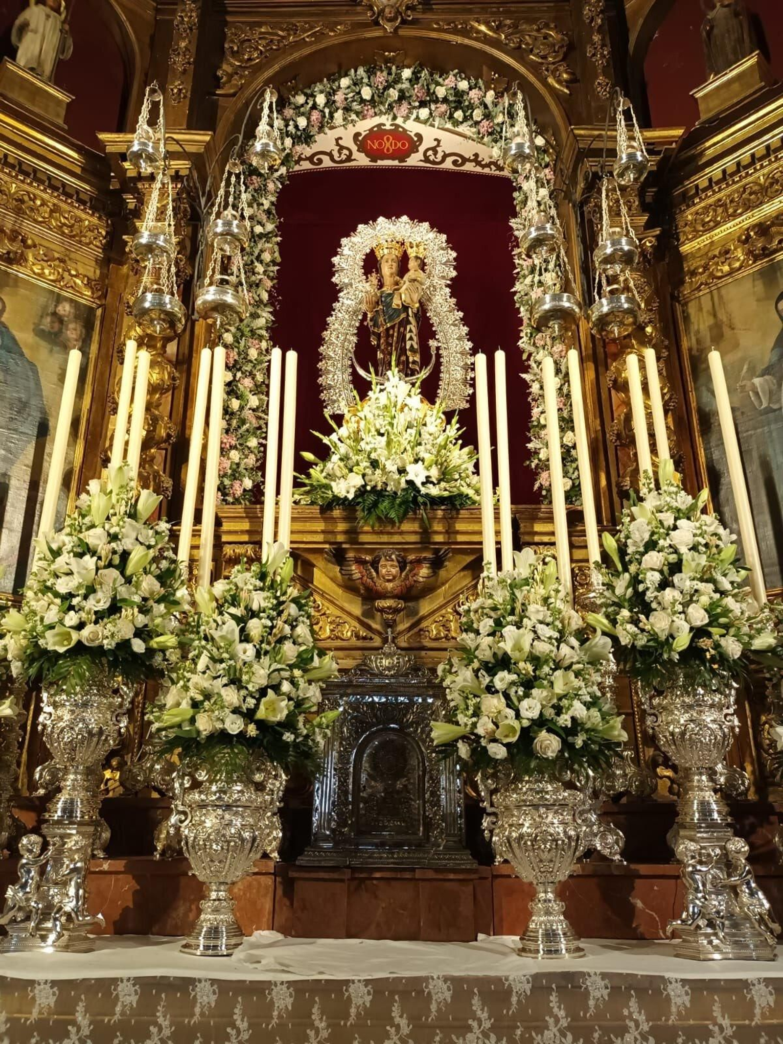 La Hiniesta Gloriosa de nuevo en su altar