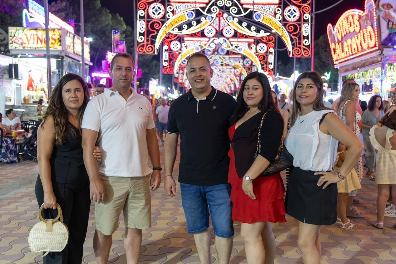 Pasacalles inaugural, fuegos artificiales e iluminación de la portada de feria y del recinto ferial de la Feria de San Bartolomé en Martos