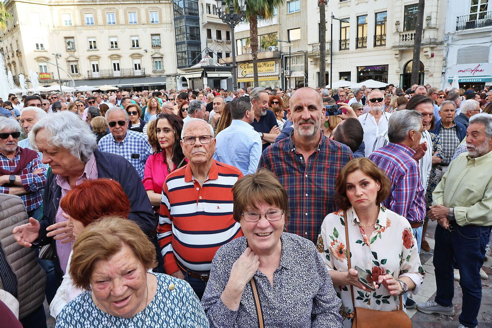 Imágenes de la concentración por las infraestructuras para Huelva