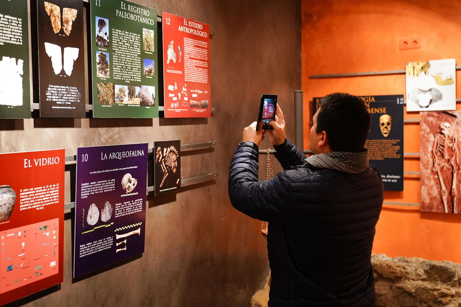 Exposición sobre los rituales funerarias en la Córdoba romana, situada en uno de los mausoleos de Puerta Gallegos.