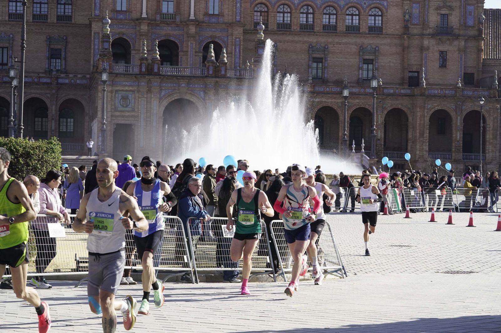 El Zúrich Maraton de Sevilla 2026 en la Plaza de España, galería 1