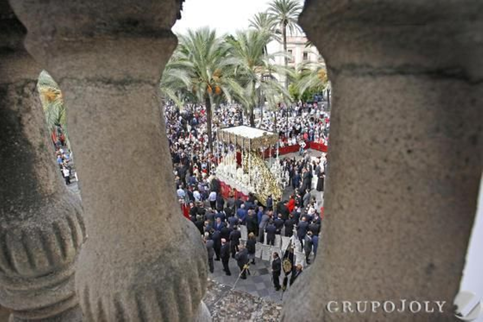 La dolorosa de 'los Judíos' recibe ante Santo Domingo la Medalla de Oro de la ciudad

Foto: Pascual
