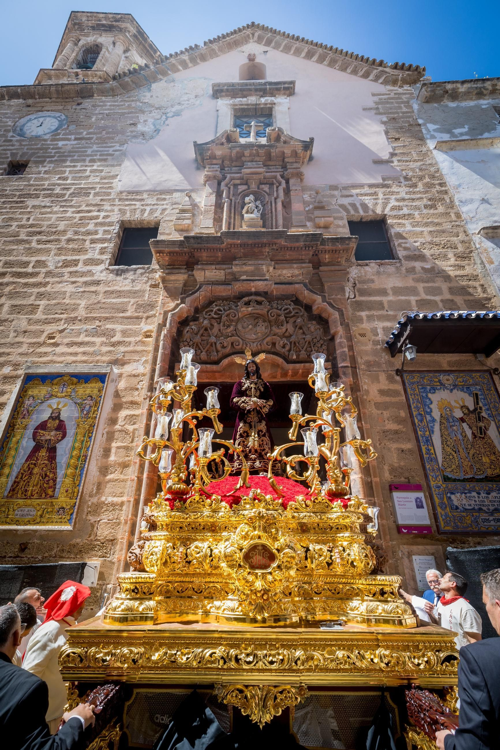 Imágenes de la salida de Las Penas en la Semana Santa de Cádiz 2025 Imágenes de la salida de Las Penas en la Semana Santa de Cádiz 2025