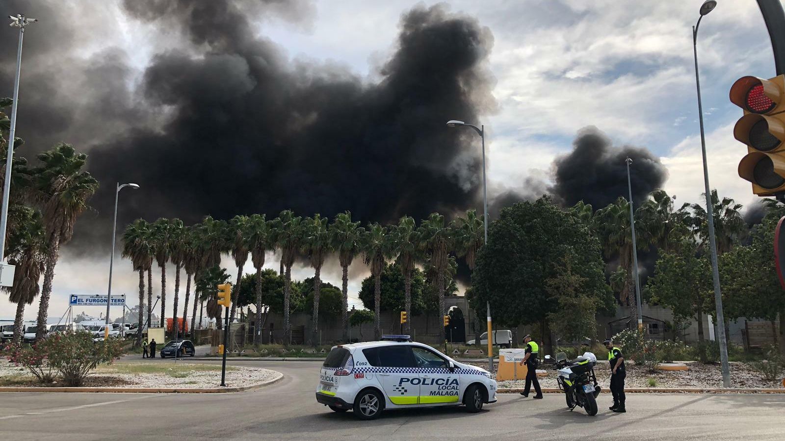 Humo en los alrededores del incendio.