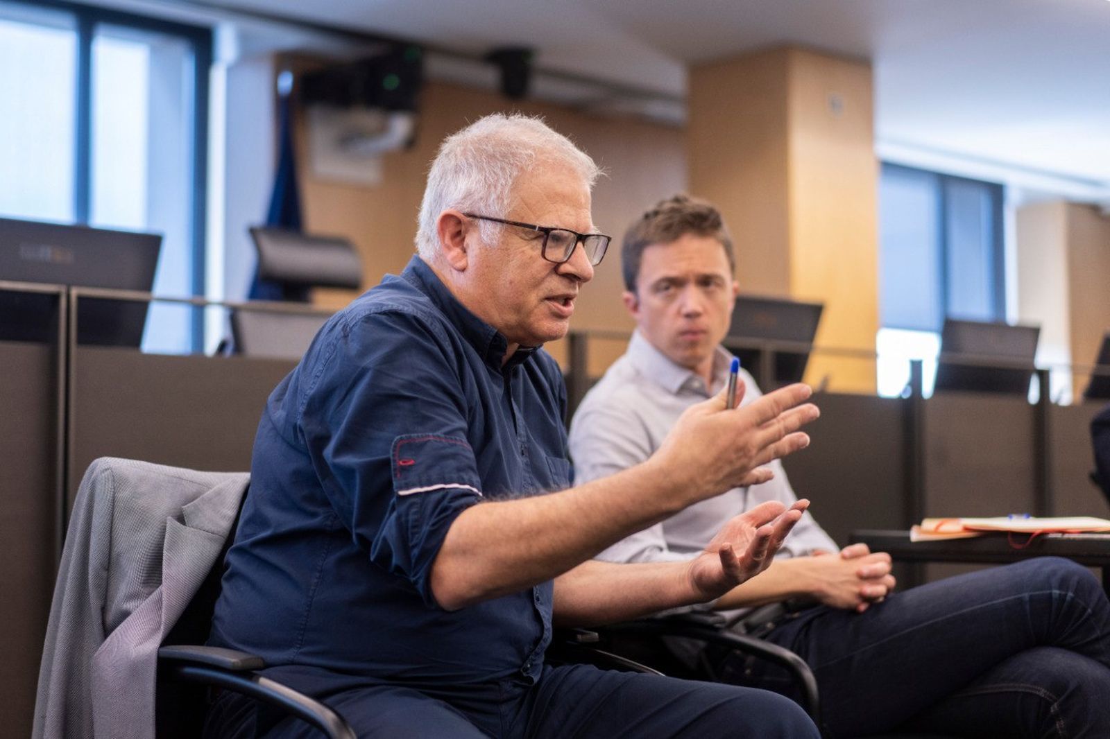 Las fotos de los trabajadores de Acerinox con la ministra de Trabajo, Yolanda Díaz