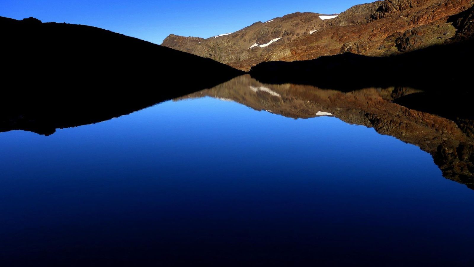 Laguna de Lanjarón, lugar de paso en la ruta por La Alpujarra granadina