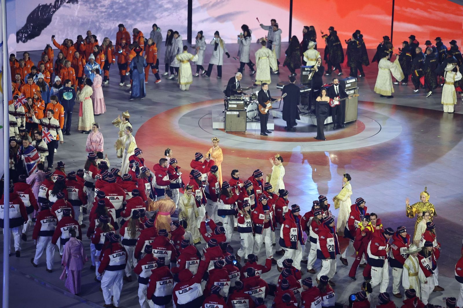 Las mejores fotos de los Juegos Olímpicos de invierno Milán Cortina d'Ampezzo 2026 | Ceremonia de clausura y jornada 17 y última