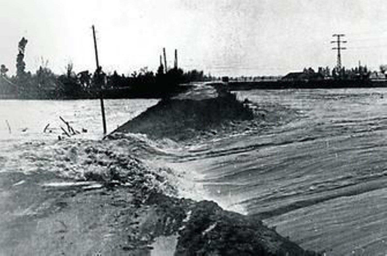 Sevilla, completamente inundada por el Tamarguillo