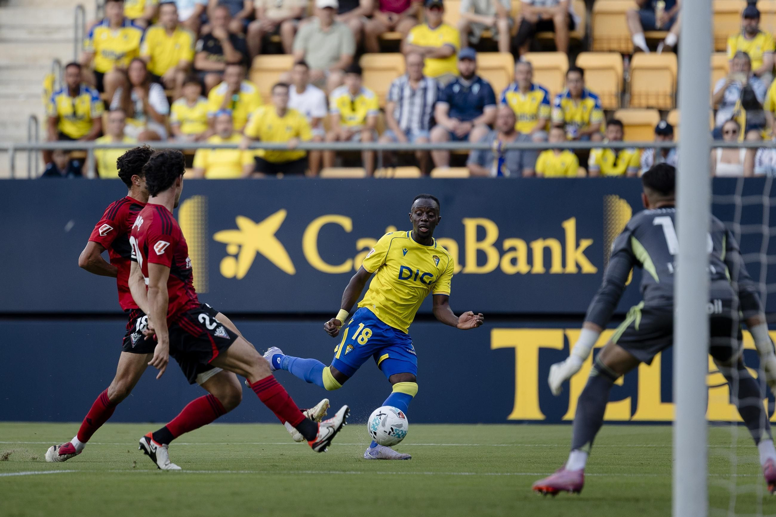 Búscate en las imágenes del primer partido del Cádiz CF- Mirandés