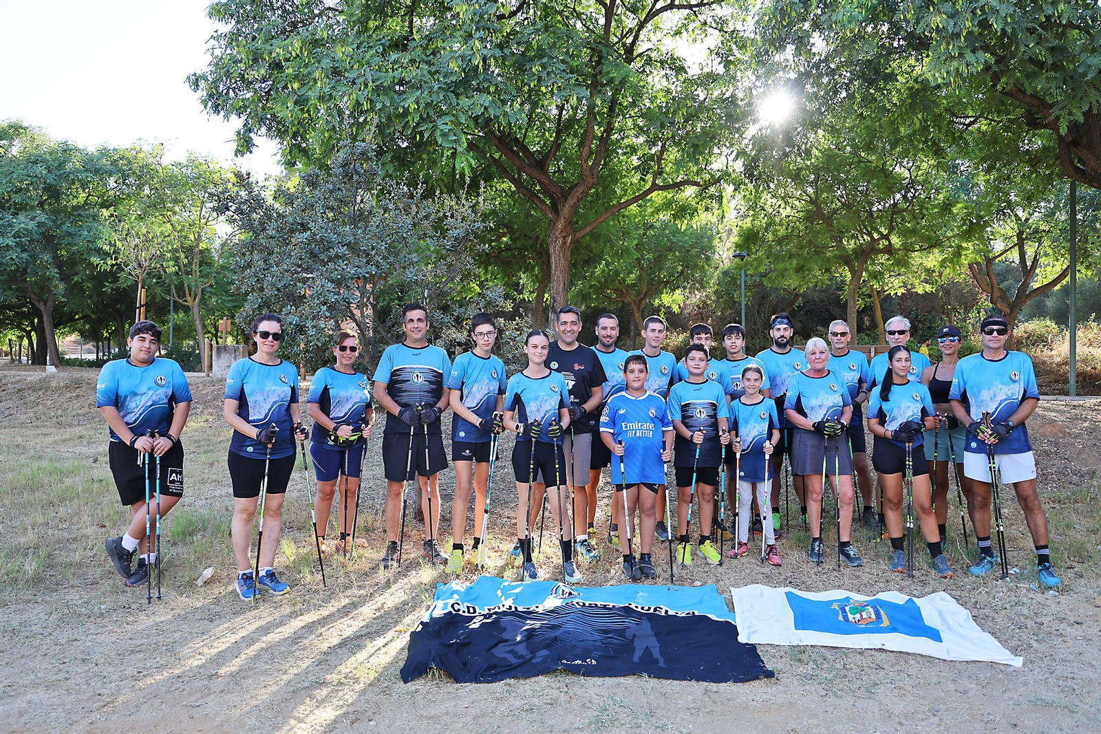 Imágenes de un entrenamiento de marcha nórdica del CD Multideportes