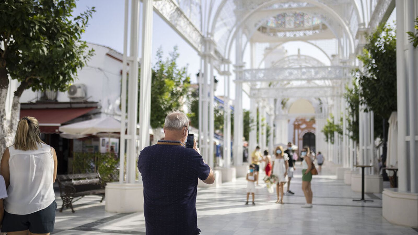 Almonte y sus calles blancas llenas de tradición