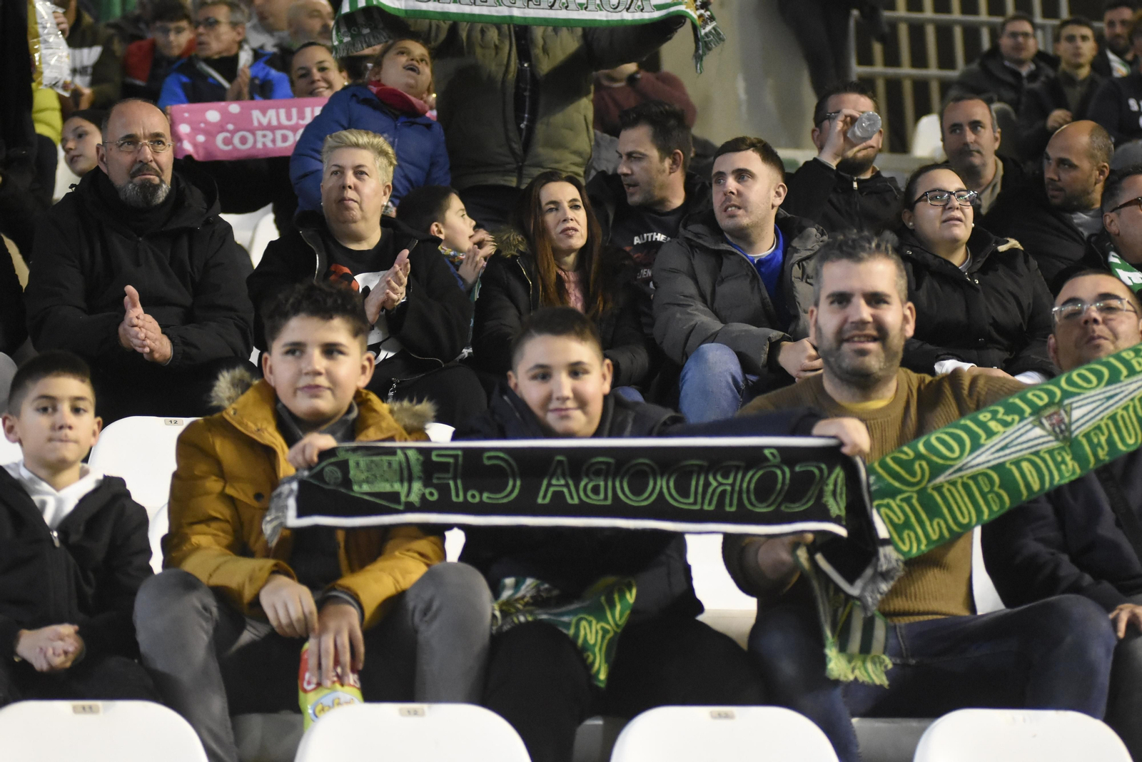 Las mejores fotos del gran ambiente en El Arcángel para el Córdoba CF - CD Castellón