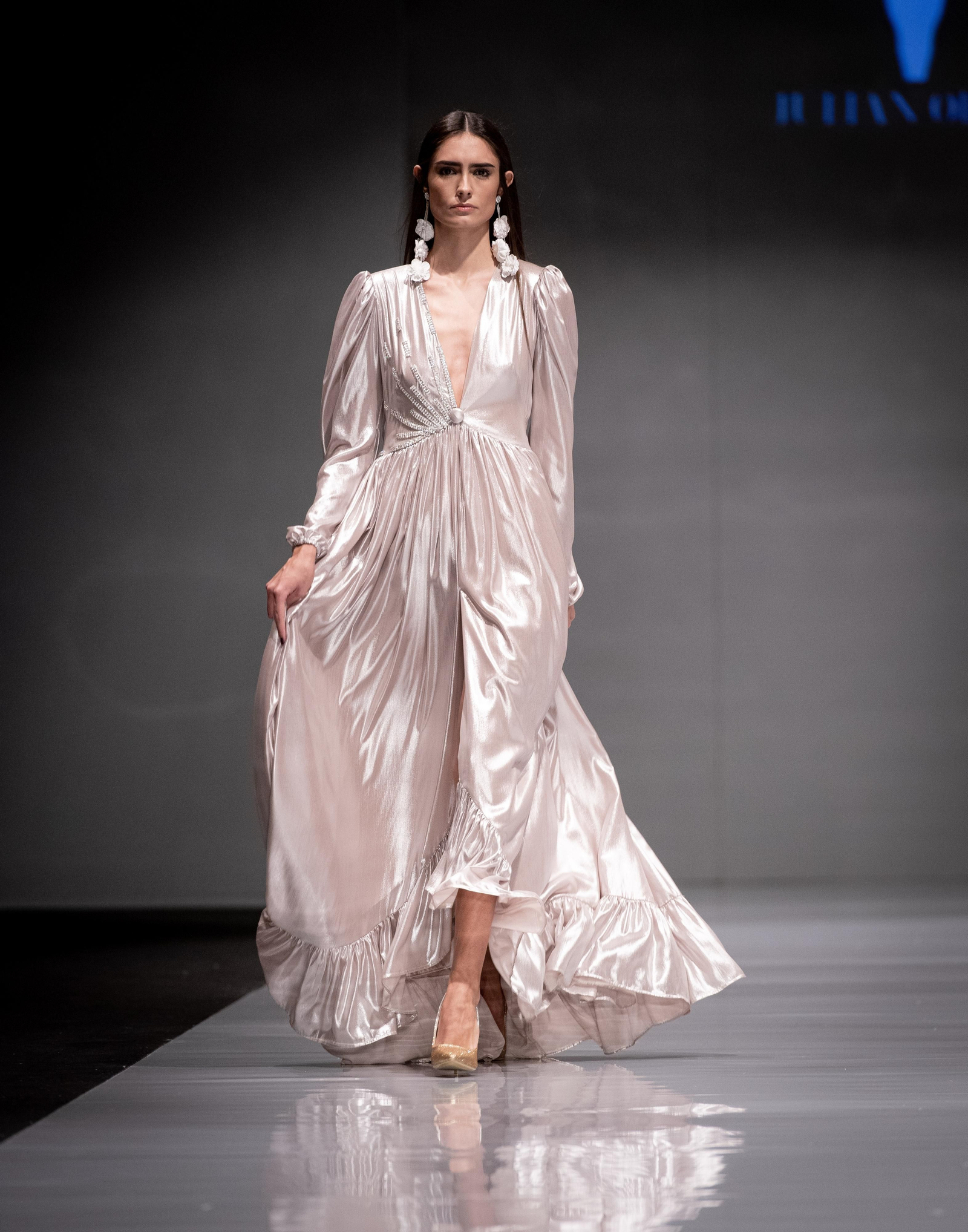 Raices, una revisión a sus orígenes a través de la moda del diseñador Julián Ortiz