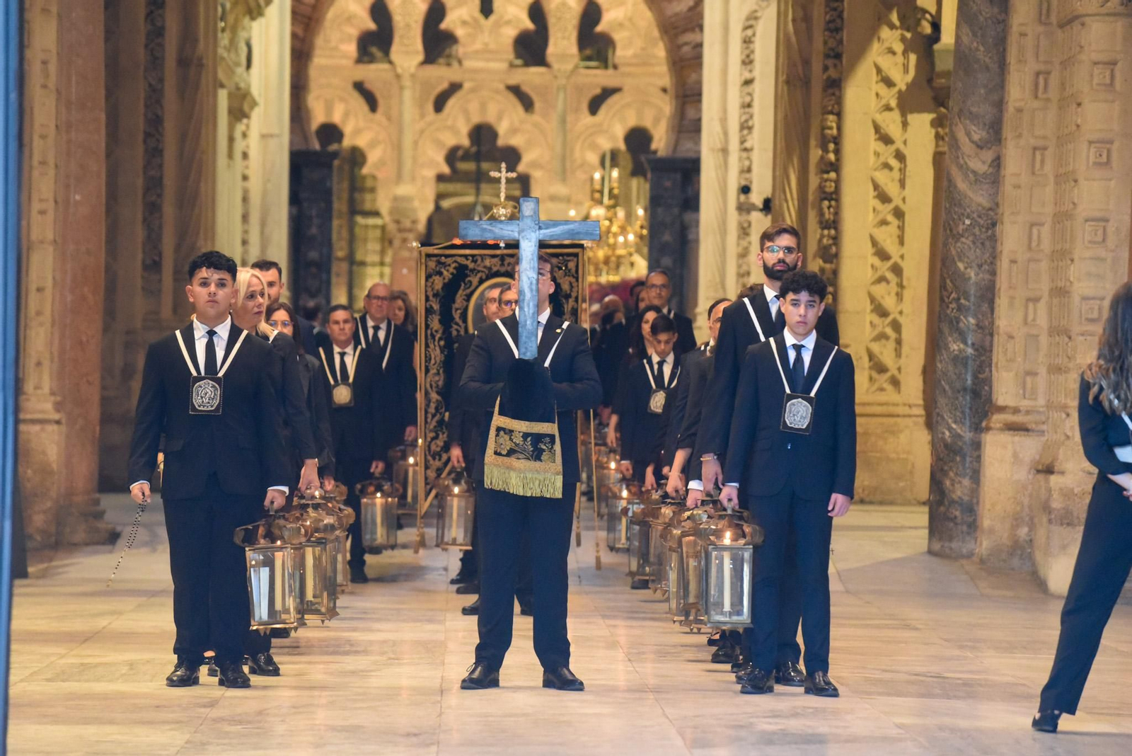 Las fotos del traslado del Remedio de Ánimas tras el Magno Vía Crucis de Córdoba