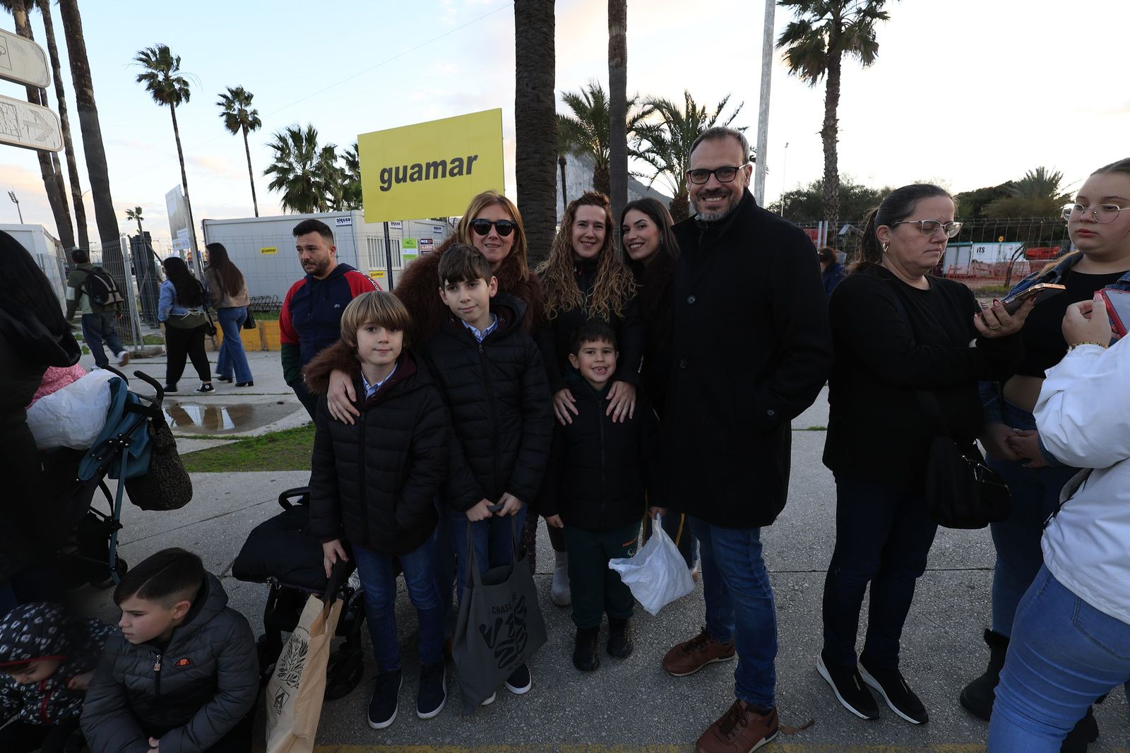 Búscate en las fotos de la cabalgata de Reyes Magos 2026 en La Línea