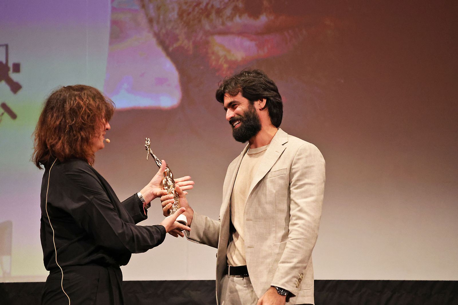 Imágenes de la entrega del Premio Luz del Festival de Cine Iberoamericano a Rubén Cortada