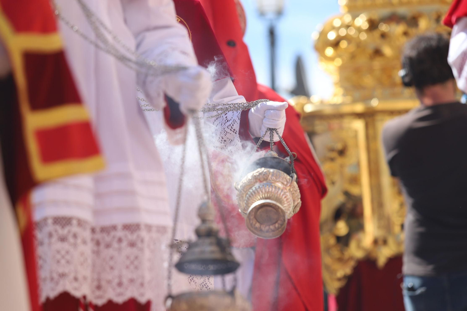 Imágenes del recorrido de la Borriquita  por las calles de Huelva
