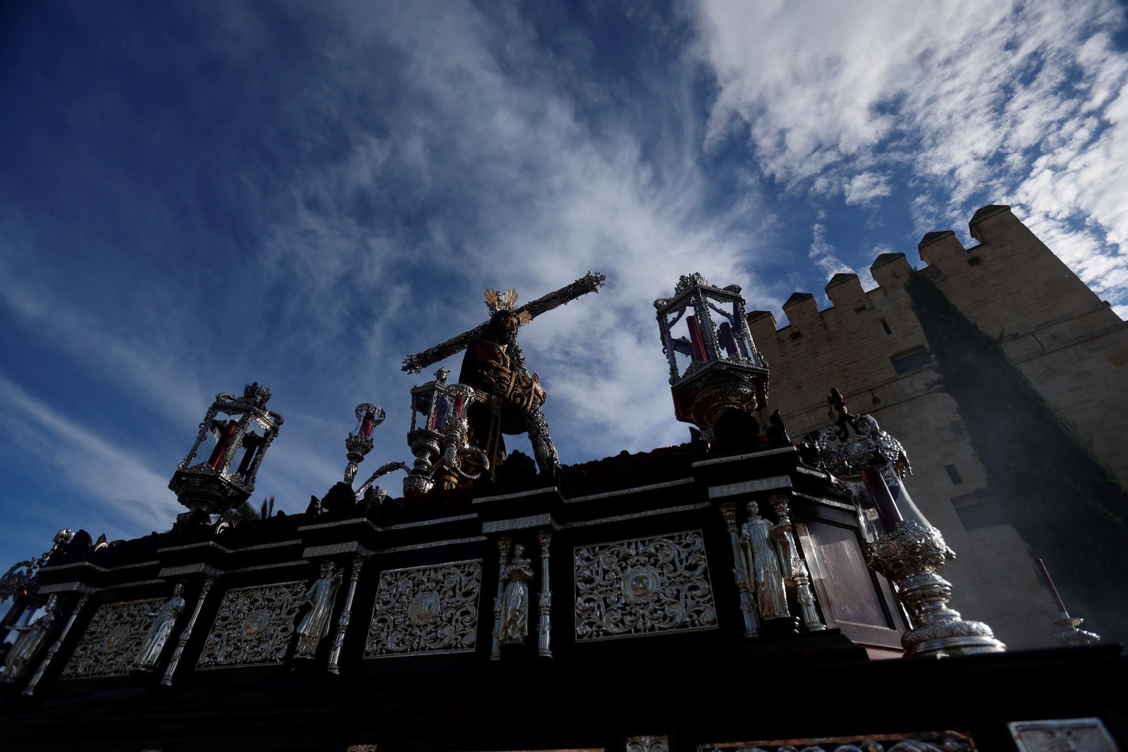 La procesión de la Vera-Cruz en este Domingo de Ramos de Córdoba, en imágenes
