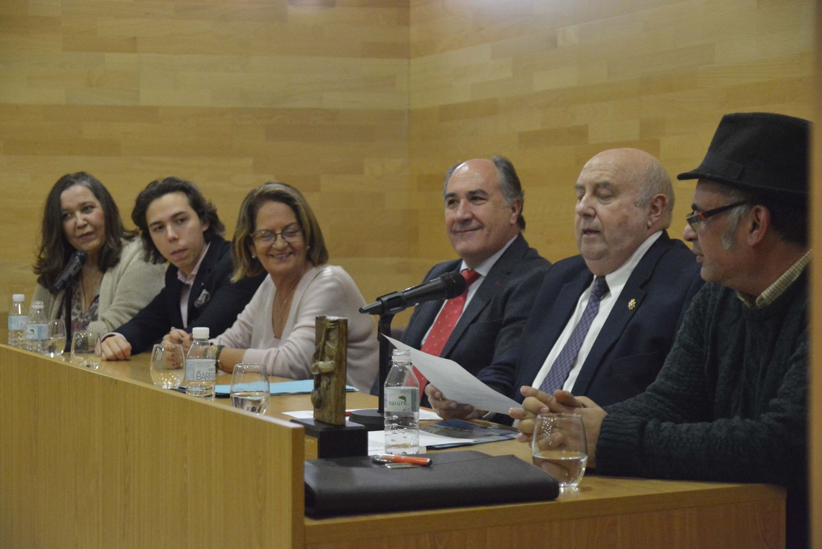 Tobalina recibe un tributo poético