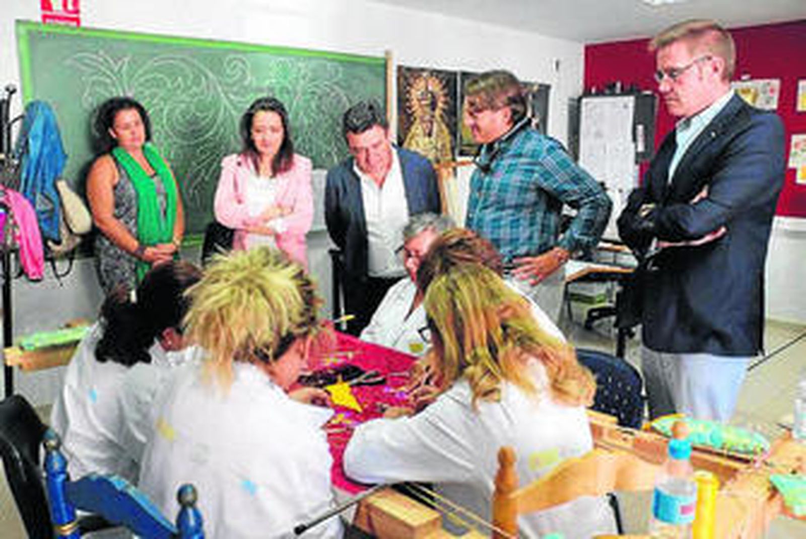 Un momento de la visita a la escuela taller Isla Parlamentaria.