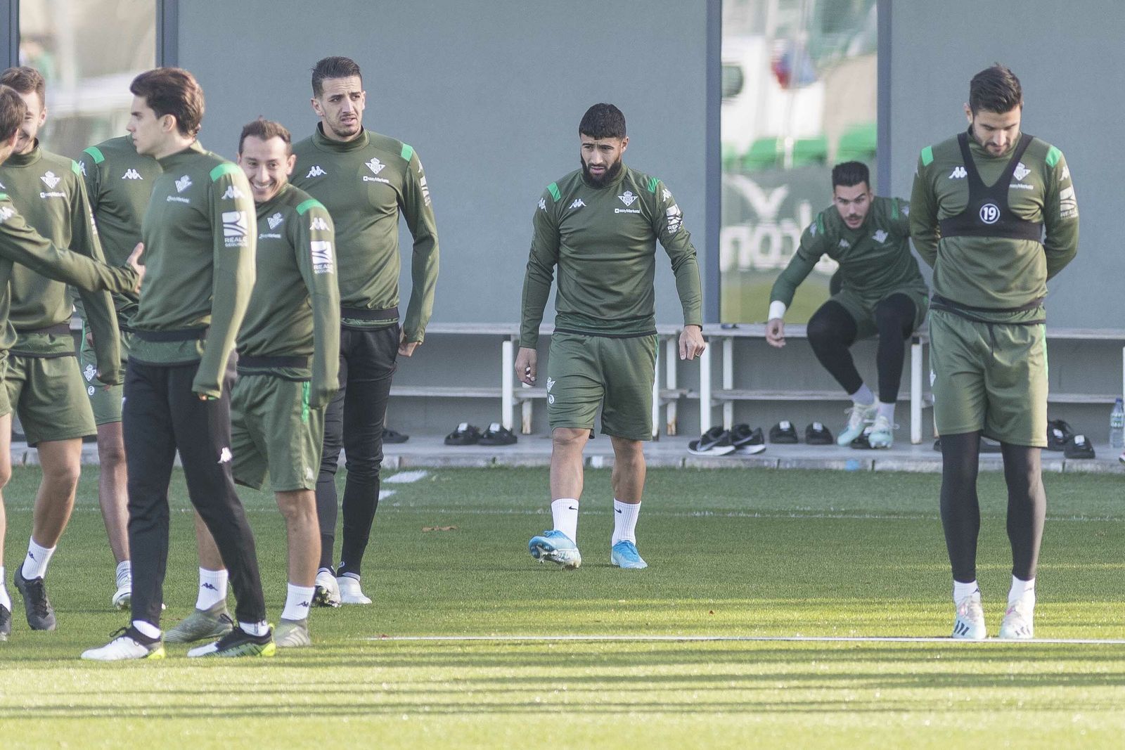 Fekir, junto a sus compañeros, en el entrenamiento.