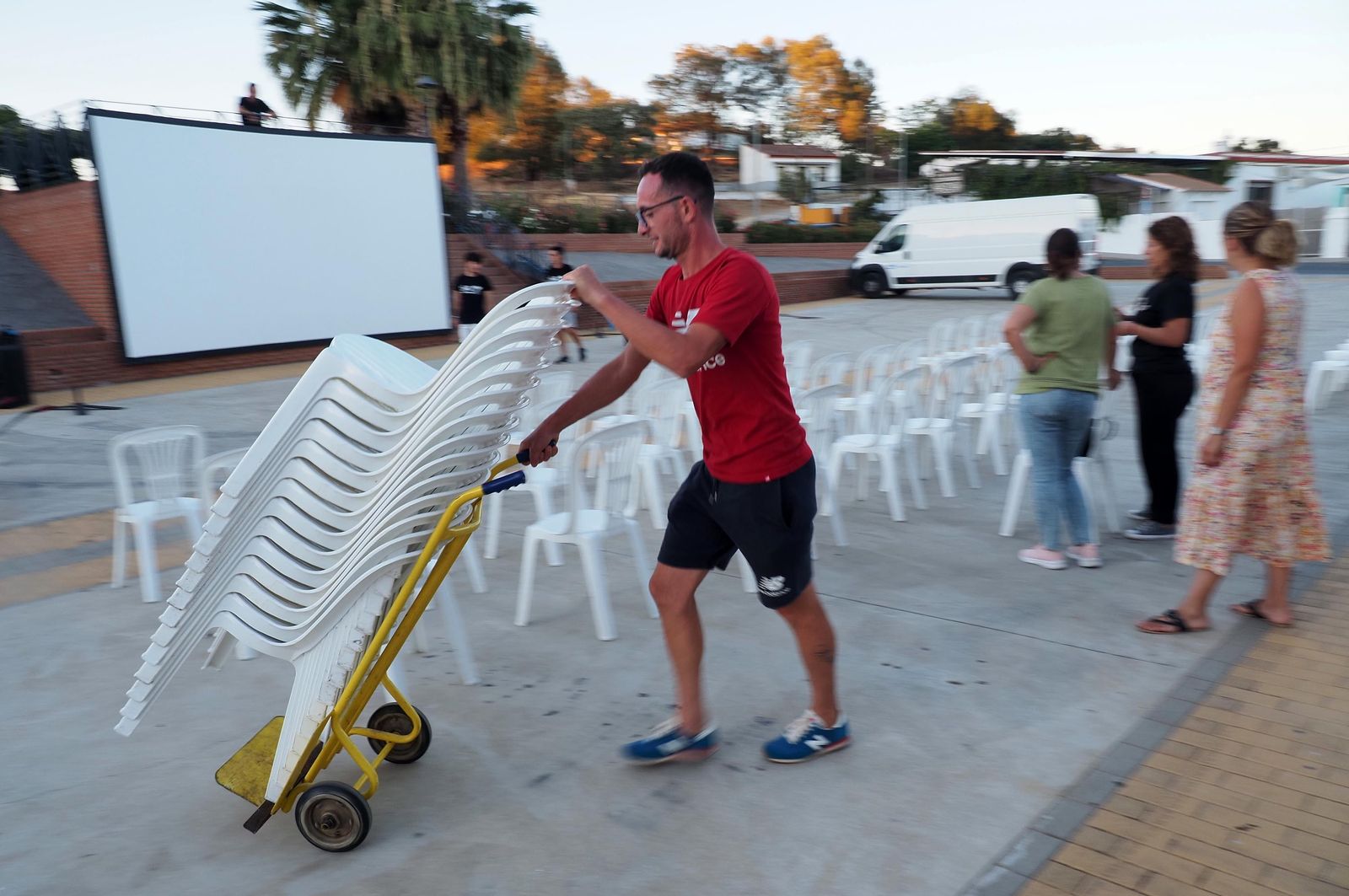 Imágenes del ciclo de cine en los pueblos de la Diputación de Huelva.